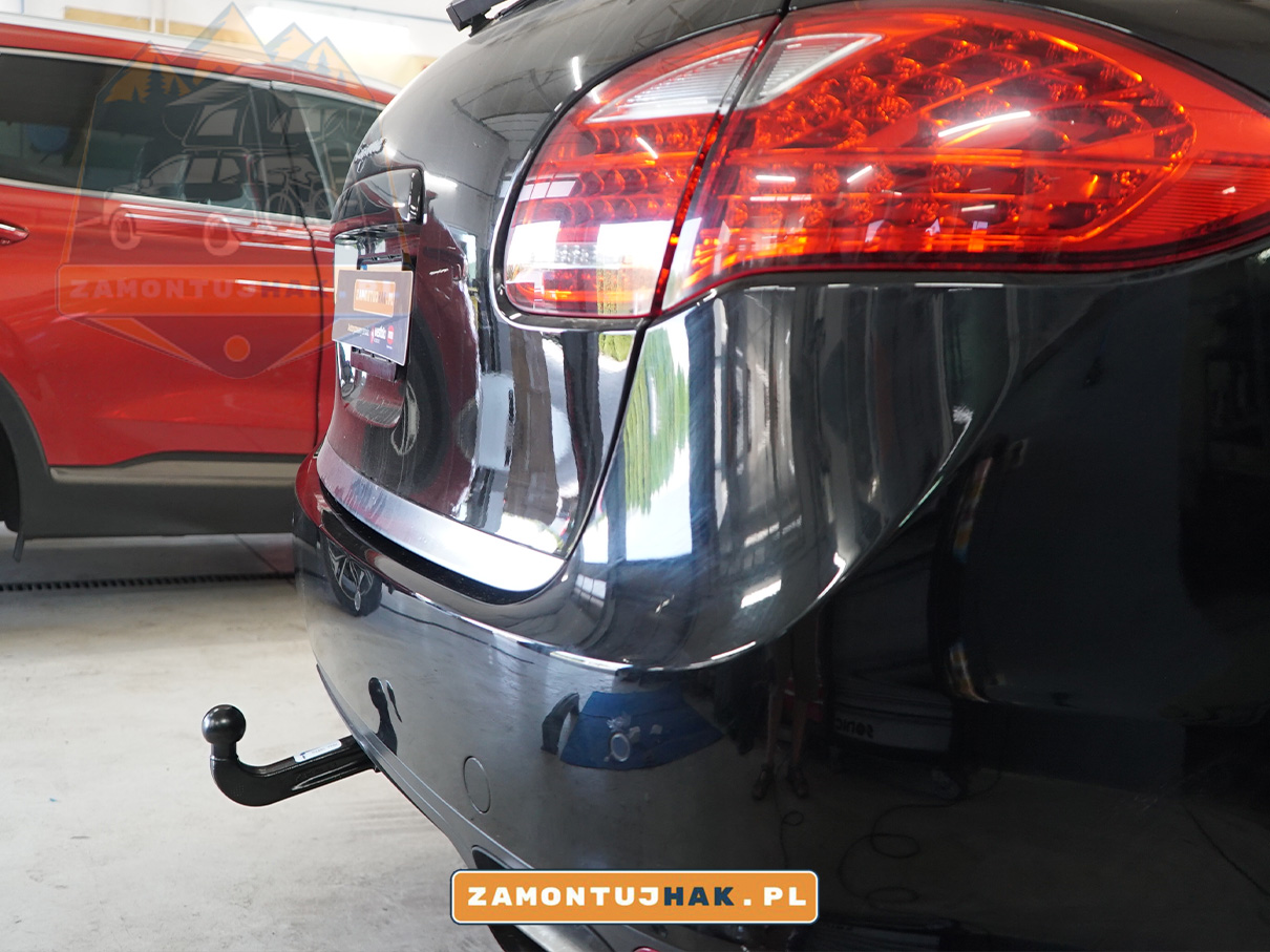 montaż haka porshe cayenne